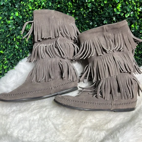 Minnetonka 3 layer fringe moccasin boots size 8 - Picture 6 of 14